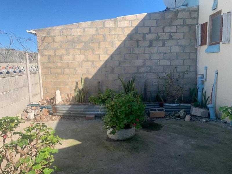 2 Bedroom Property for Sale in Eastridge Western Cape